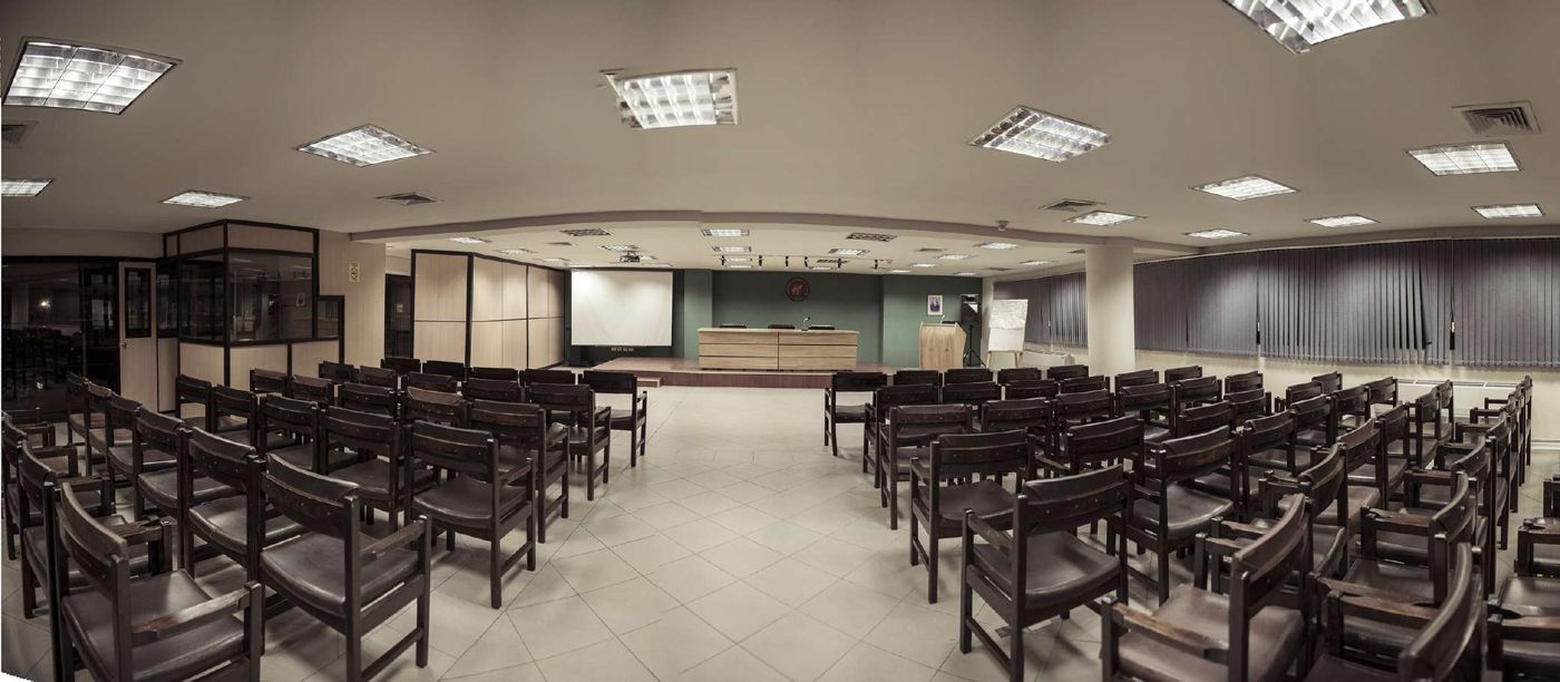 Sala con capacidad para 100 personas